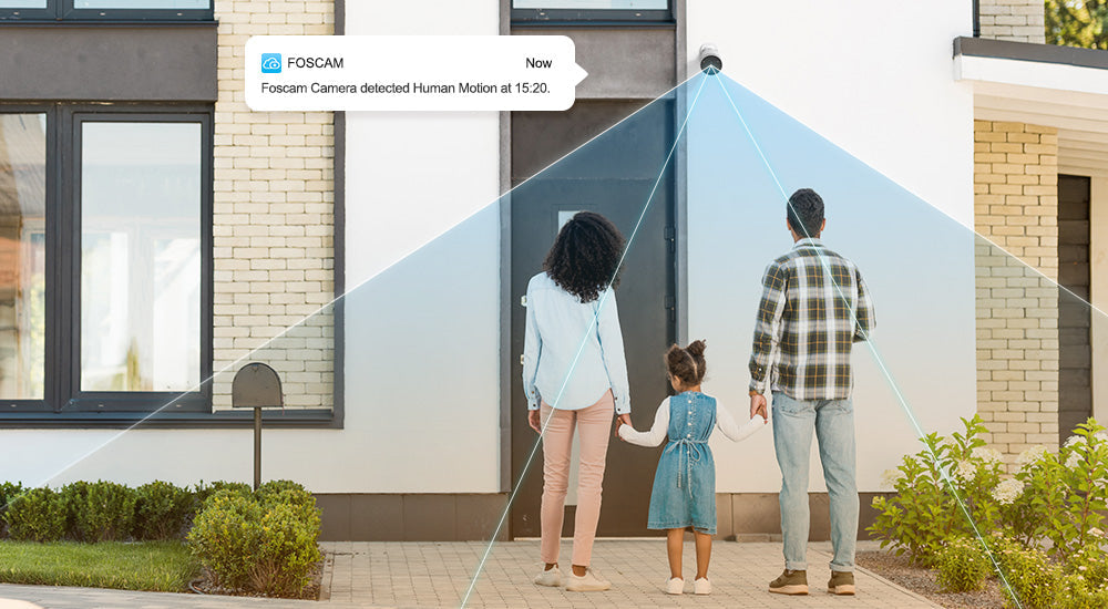 Outdoor view of the Wifi camera Foscam S21 spotlight camera detecting motion by a family at the front door.